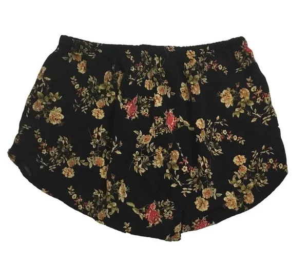 Ambiance Apparel Shorts Black Size L - Image 3