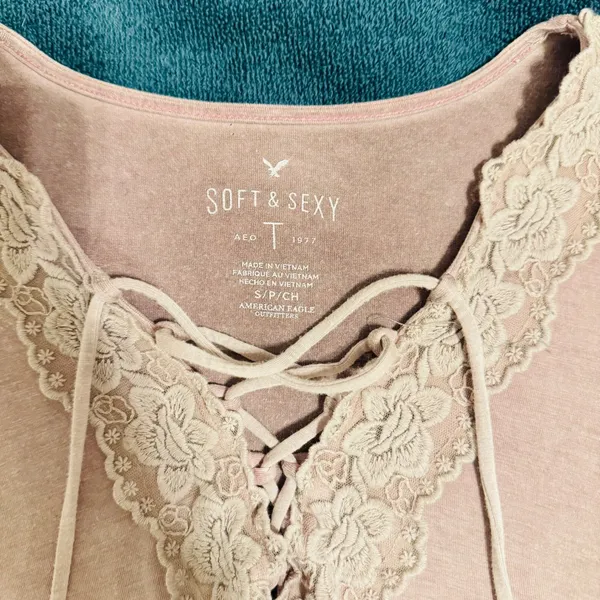 American Eagle Soft & Sexy Womens Small Lace Up V-Neck Top‎ Mauve - Image 3