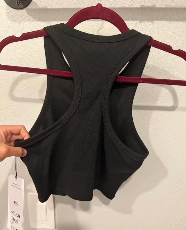 Alo Yoga Ribbed Crop Tank Top (Black) - Image 2