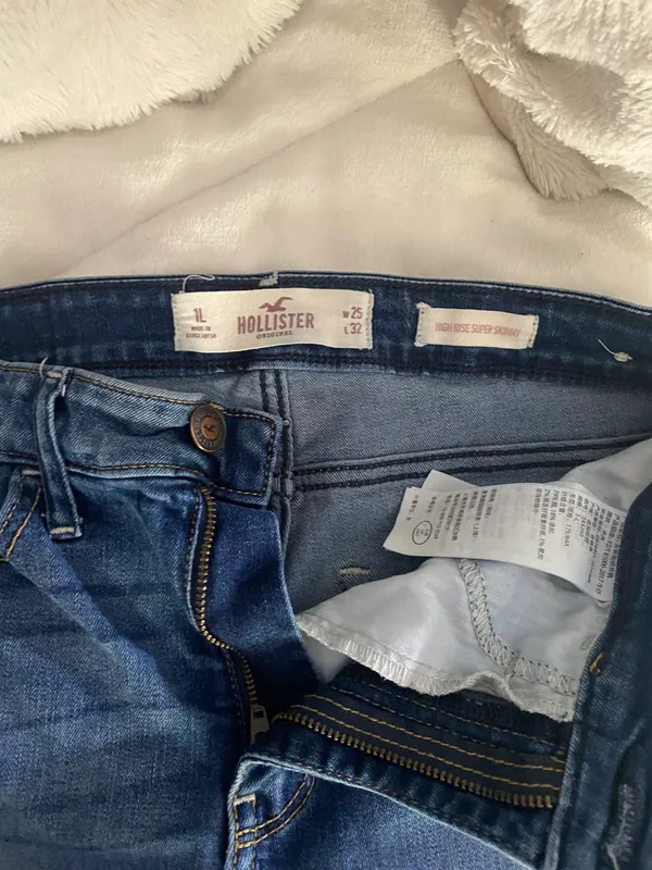 Hollister Super Skinny High Rise Jeans - Image 4