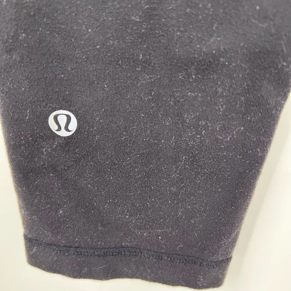 Lululemon black basic cropped leggings pants athleisure gym neutral chic size 6 - Image 3