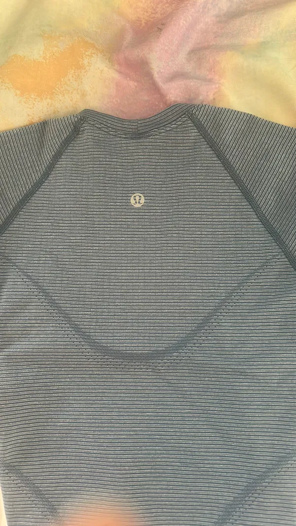 Lululemon crop top short sleeve  - Image 4