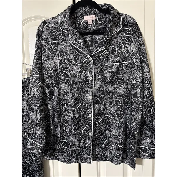Women's Cabernet Sleepwear Set Pajamas Black And White Paisley Medium - Image 2