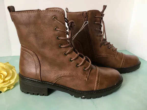 Combat Boots, Size 8 Brown - Image 3