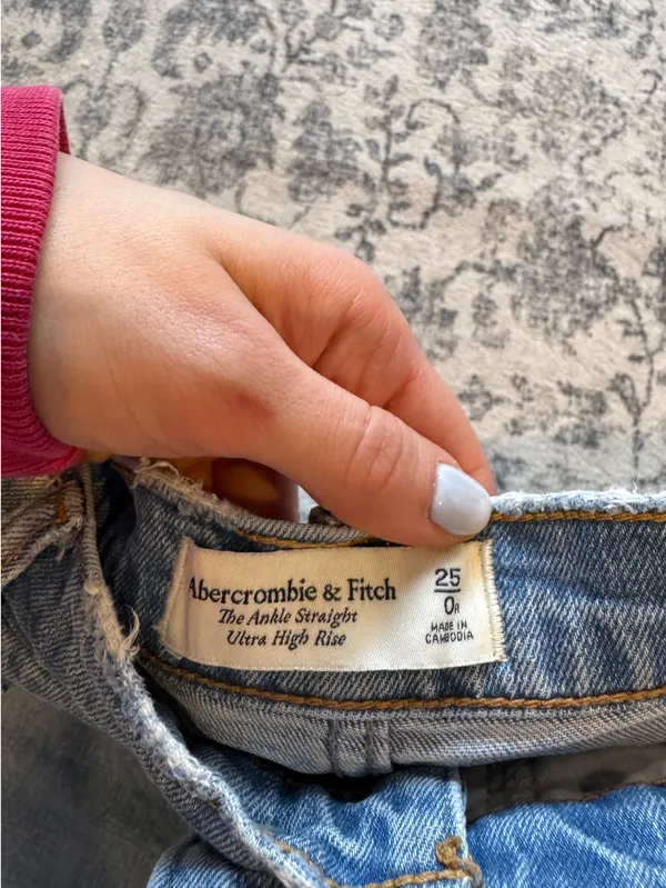 Abercrombie High-Rise Jeans - Image 5