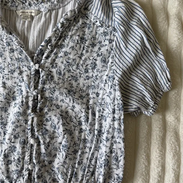 American Eagle Light Blue Floral & Stripe Short-Sleeve Peasant Top - Image 4