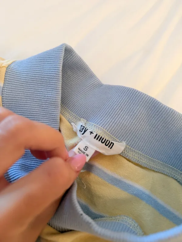 Four sisters boutique Mockneck  - Image 3