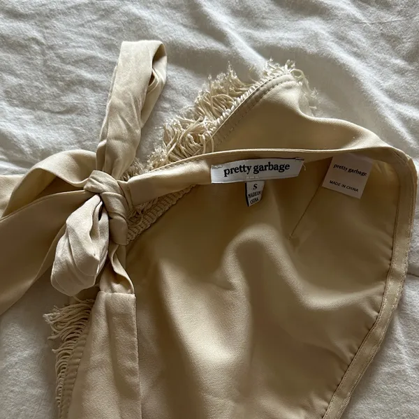 Grey Bandit Stylish Cream Fringe Crop Top - Image 2