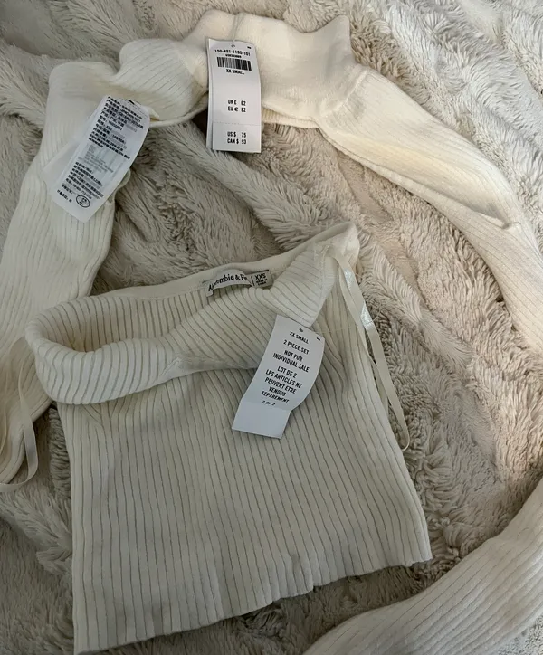 Abercrombie Sweetheart Tube Top and Shrug Sweater Set - Image 3