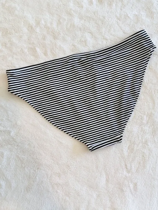 NWT Aerie Black and White Striped Bikini Bottom - Size: Small - Image 5