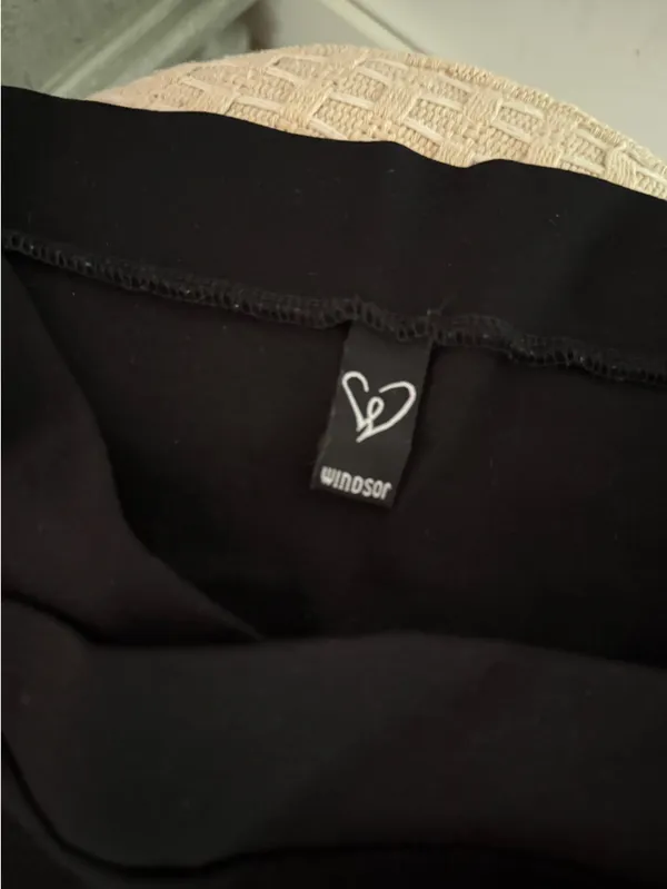 Windsor Black High-Waist Pencil Skirt - Image 3