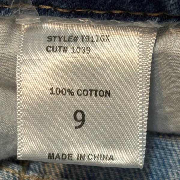 Pink Lily High Rise Distressed 5 Button Light Blue Jeans size 9 - Image 4