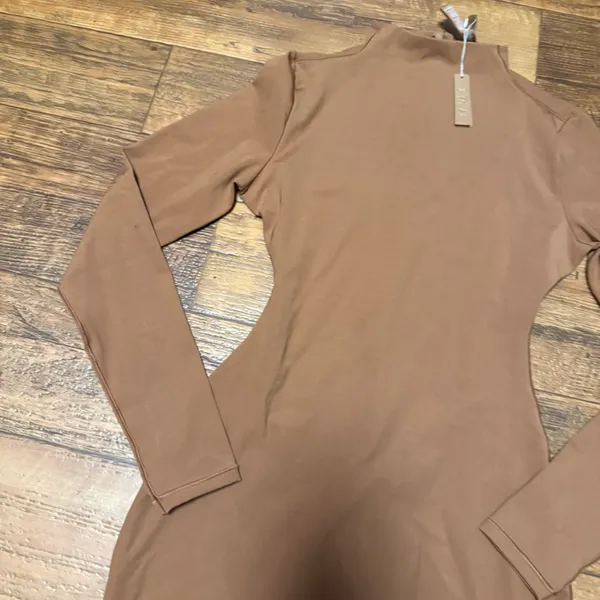 SKIMS All in One Long-Sleeve Mid Thigh Jumpsuit Onesie in Caramel new with tags - Image 9