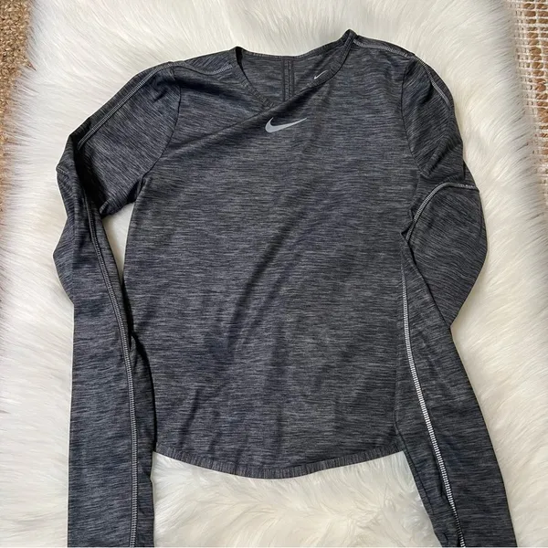Women's Nike Runway Reflective Long Sleeve size small - Image 7