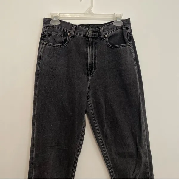 AMERICAN EAGLE AE Mom Jean Black Wash High Waisted High Rise Cropped Crop Ankle - Image 5