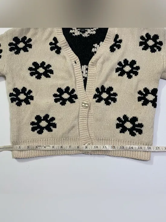 DKNY Cream Cropped Button Up Cardigan with Black Flower Print size L - Image 8