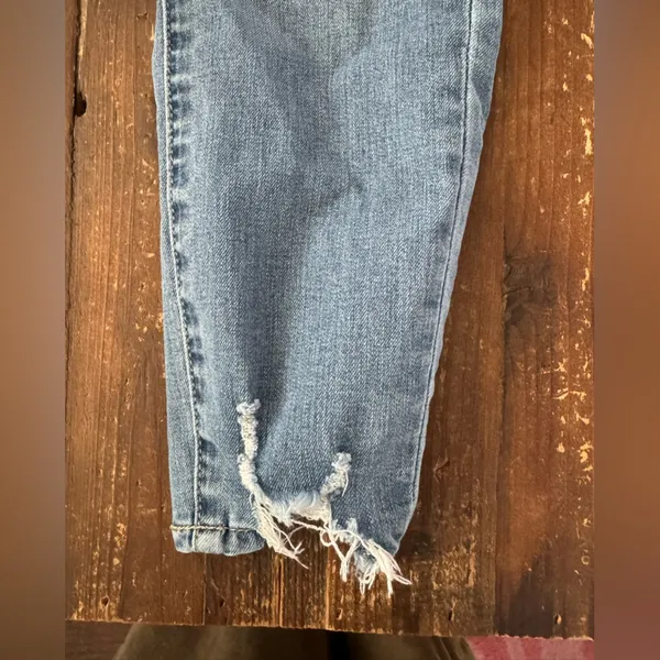 Articles of Society Women’s Heather High Waist Distressed Hem Crop Jeggings - Image 7