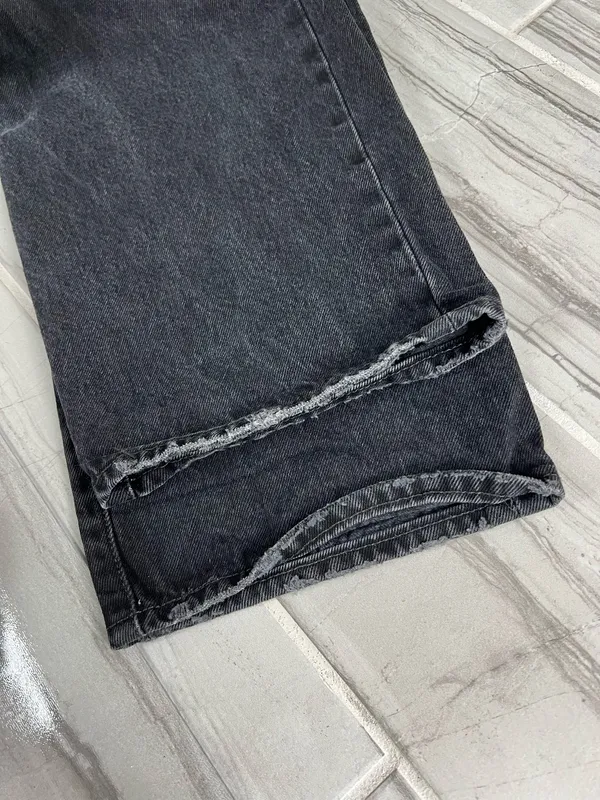 Levi Black Distressed Jeans High-Rise Straight - Image 5