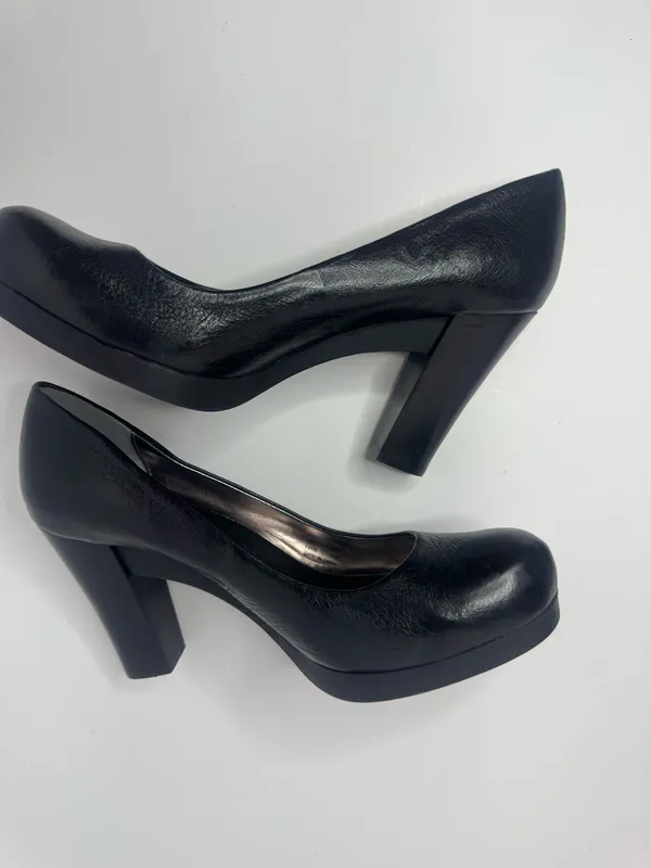 Calvin Klein Fairley Black Leather Pumps Size 8.5M - Image 6