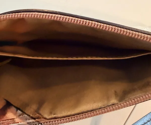 Coach | Gold Signature C Wristlet Bag. - Image 16