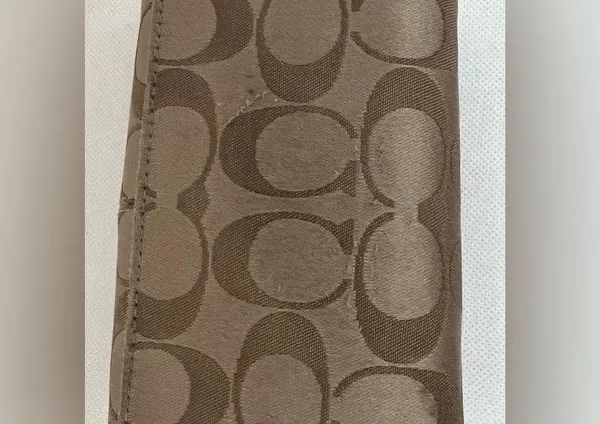 Coach | ladies Signature Jacquard clutch wallet - Image 6