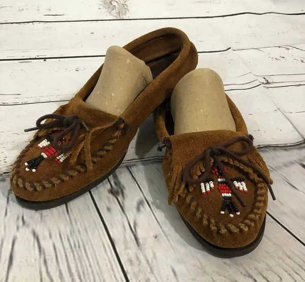 Minnetonka Moccasins Thunderbird Boat Moc Brown beaded size 8.5 - Image 12