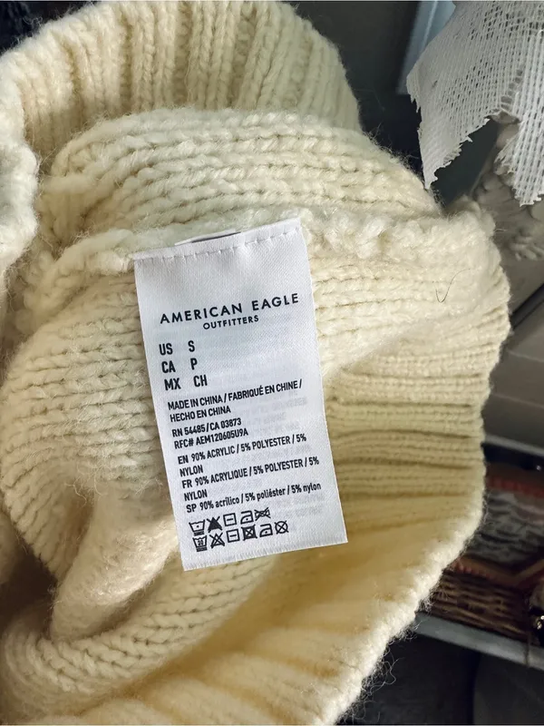 American Eagle Chunky Cable Knit Fringe Sleeve Sweater Small - Image 6