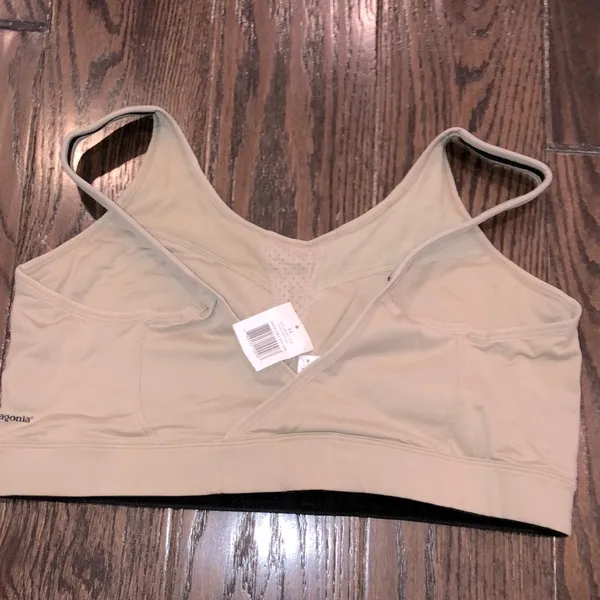 Patagonia tan sports bra size XLarge new with tags - Image 2