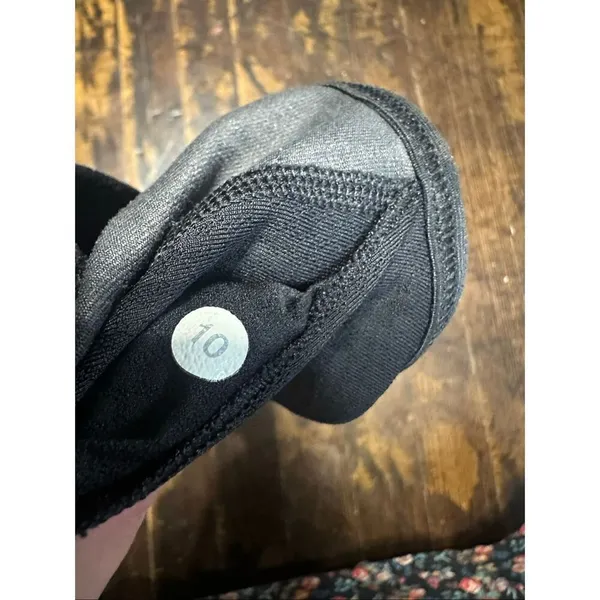 Lululemon strappy gray camo sporty size 10 yoga bra - Image 4