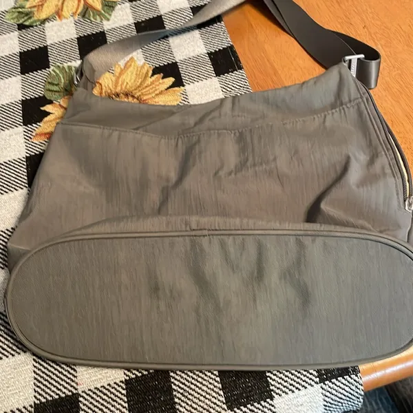 Baggallini Women’s Gray 11”x15” Adjustable Strap Crossbody Bag - Image 3