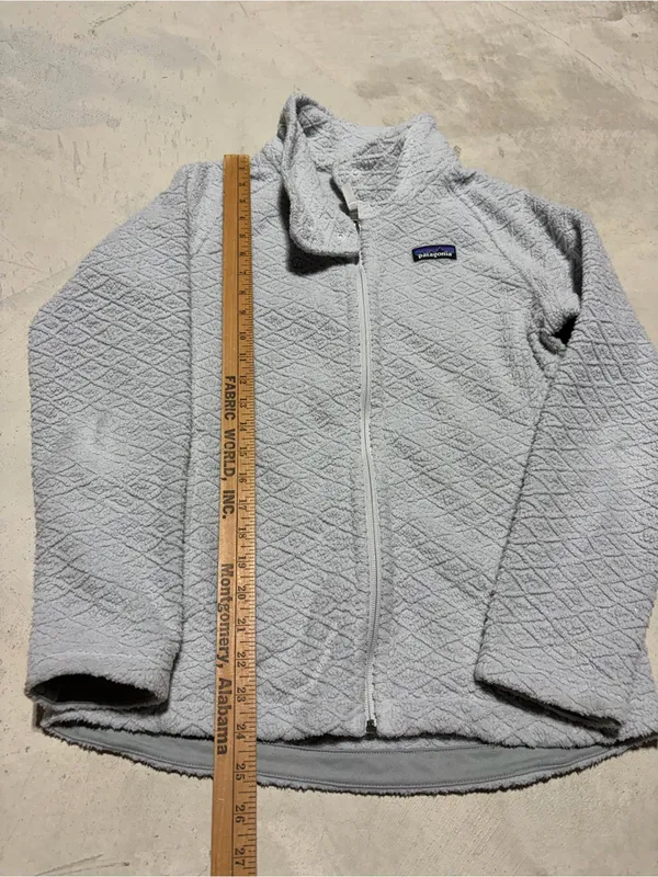 Patagonia Light Gray diamond Capra Fleece Jacket small - Image 5