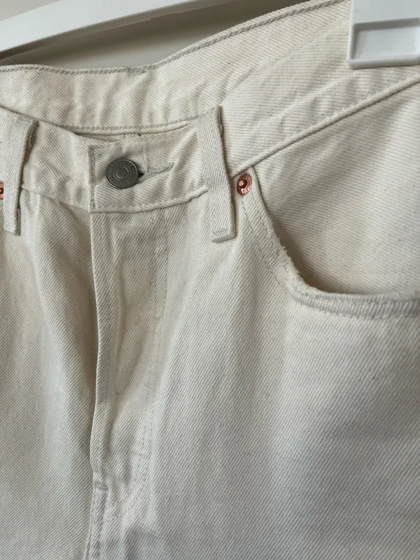 Cream Levi’s High Waisted Jeans - Image 2