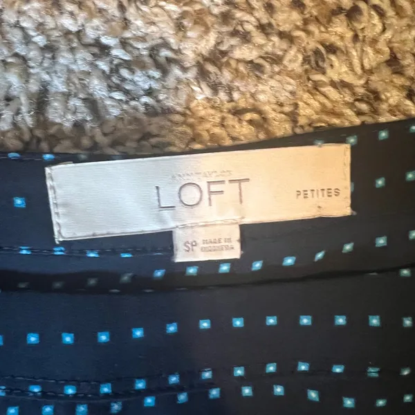 LOFT‎ PETITES Navy Blue Teal Dot Print Long Sleeve Pleated Hem Top - Image 2