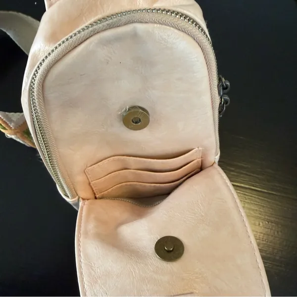 Stylish Pink Crossbody Bag‎ - Image 5