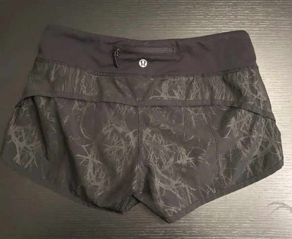 Rare HTF Lululemon Embossed Blackbird Nesting Bird Scribble Speed Shorts 2 XS - Image 2