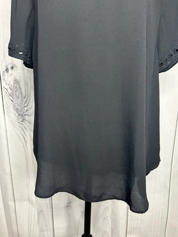 Ann Taylor Loft Black Scoop Neck Shirt Top Size Medium Embroidered Short Sleeve - Image 3