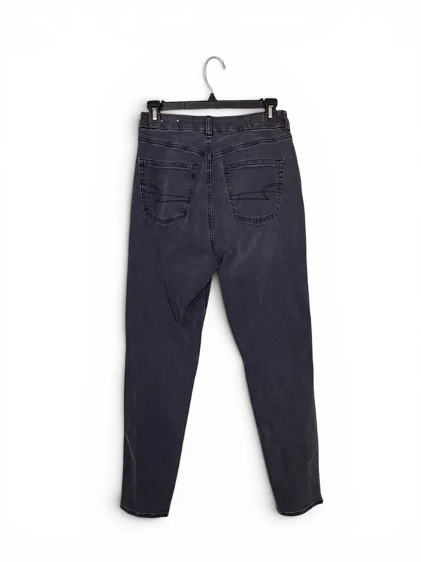 American Eagle Curvy Mom Jeans size 6 - Image 2