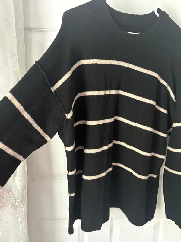 Aerie Womens Black cream Striped Crewneck Oversized Knit Sweater pullover sz M - Image 3