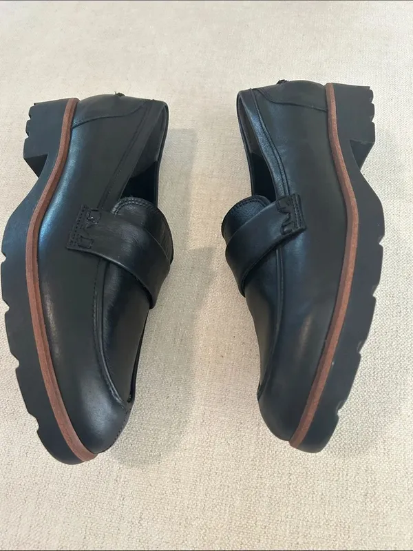 Vionic Cheryl II Lug Penny Loafer, Black. Size 8.5, NWOT display pair - Image 4
