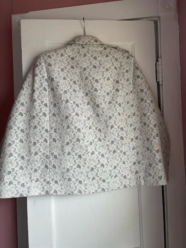 BCBGMAXAZRIA Jameson Floral Lace Cape Jacket Size Small - Image 8