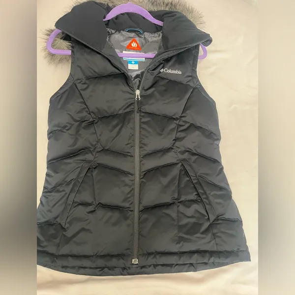 Columbia Black Puffer Vest with Fur Trim - Image 2