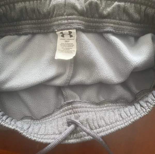 Under Armour sweats are a size Small Petite. - Image 7