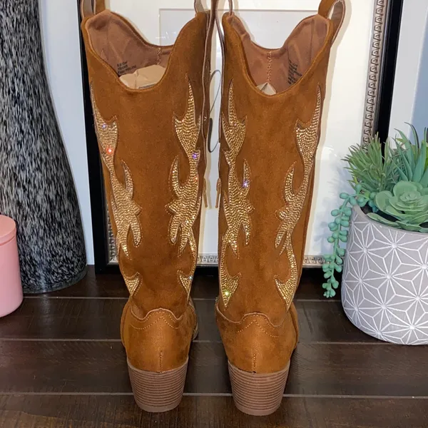 NWT!! Material Girl Brown Cowgirl Boots with Gold Accents Size 6.5 - Image 10