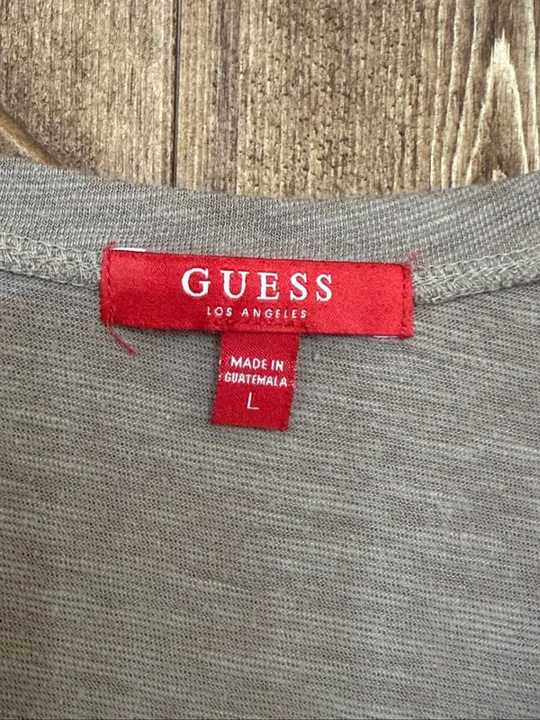 GUESS Women’s L Gray V Neck T Shirt Pink Floral Embroidered Short Sleeve (9332) - Image 4