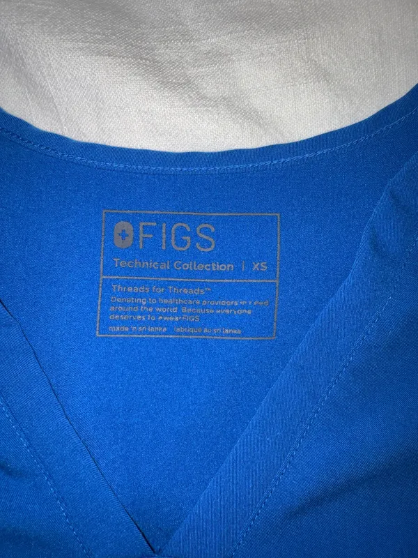 Casma FIGS Three-Pocket Top - Image 2