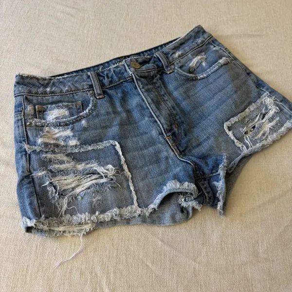 American Eagle Distressed Denim Shorts‎ Womens 6 Blue High Rise Cut Offs - Image 4