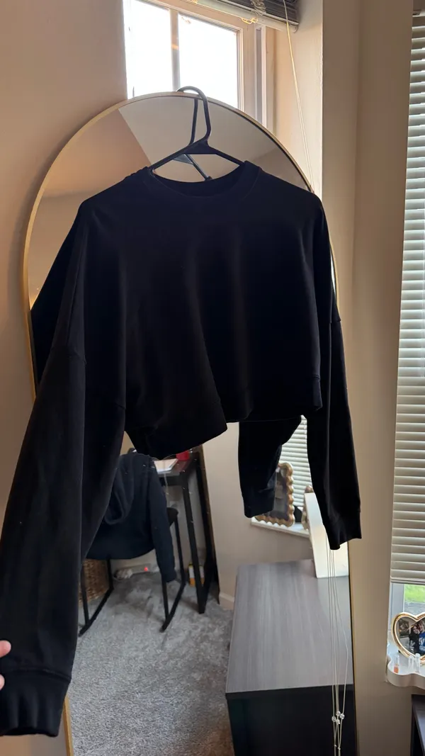 Alo Yoga Cropped Long Sleeve Black Top - Image 5