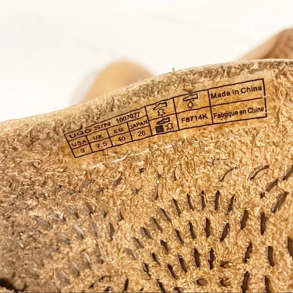 Ugg Size 9 Tan‎ Thames Distressed Perforated Stacked Heel Leather Ankle Bootie - Image 7