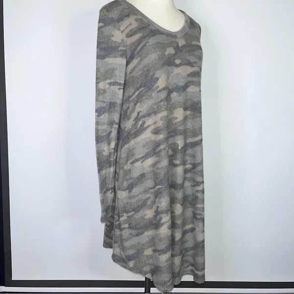 RAE MODE Green Camo Super Soft Long Sleeve V-Neck Swing Dress Small NWT - Image 4