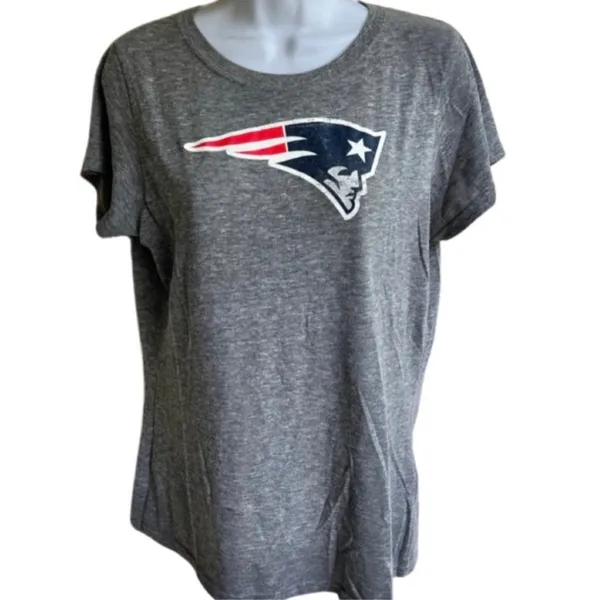 New England Patriots Distressed Gray Women’s T Shirt sz L Touch by Alyssa Milano - Image 2